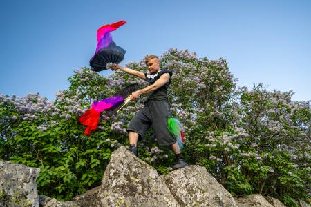 Viuhat kallionkielekkeellä alaviistosta kuvattuna.