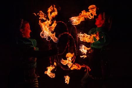 Tulihäkki neljällä vanteella.